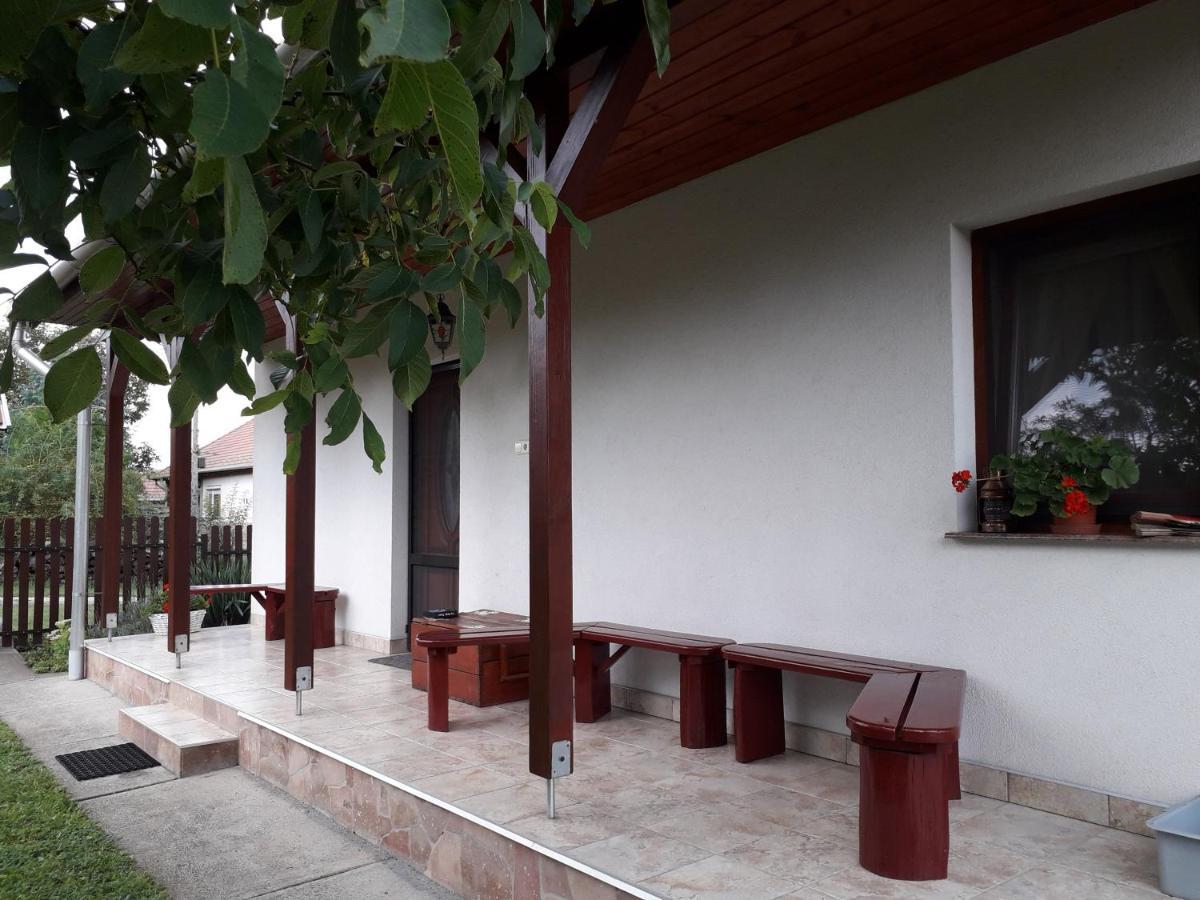 Matyas Apartman Tard Ngoại thất bức ảnh