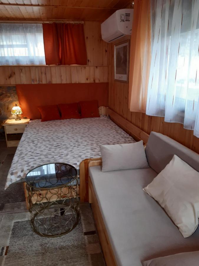 Matyas Apartman Tard Ngoại thất bức ảnh
