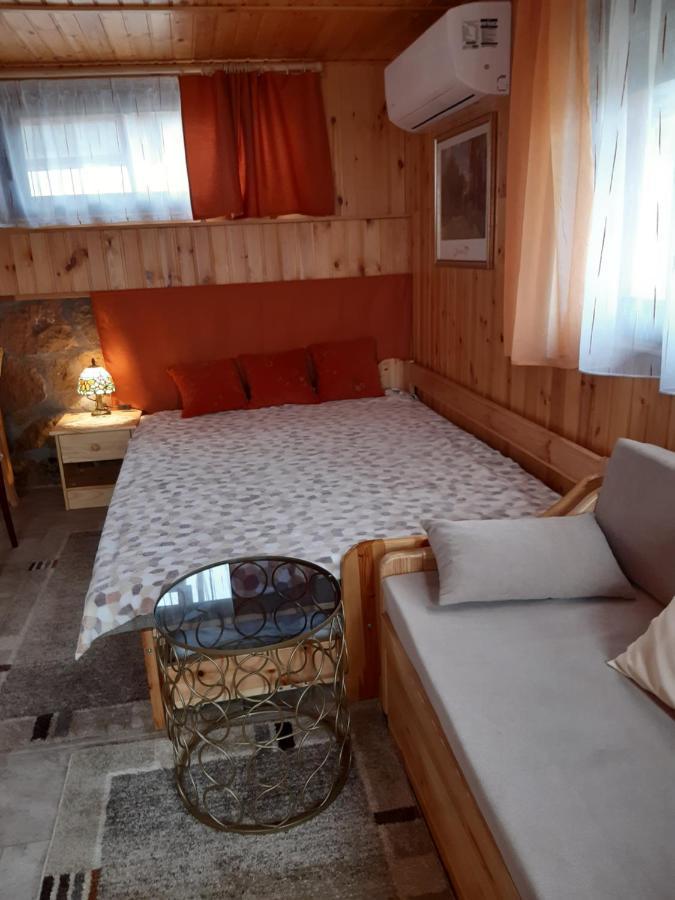 Matyas Apartman Tard Ngoại thất bức ảnh